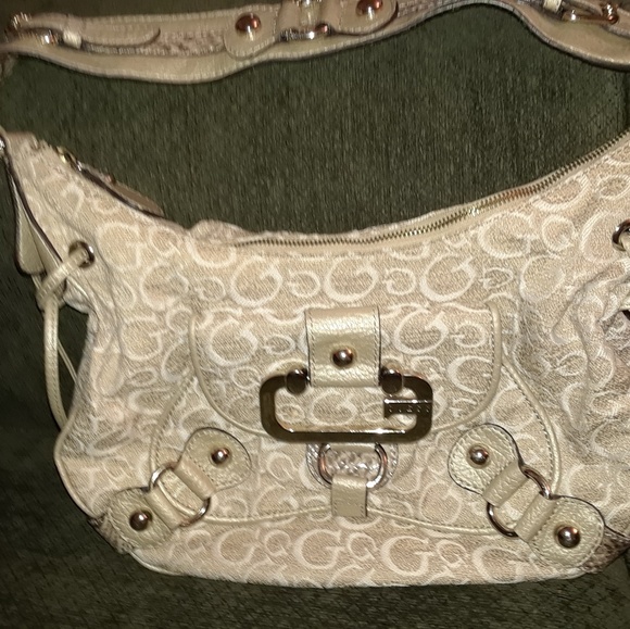 Guess purse - Picture 4 of 4